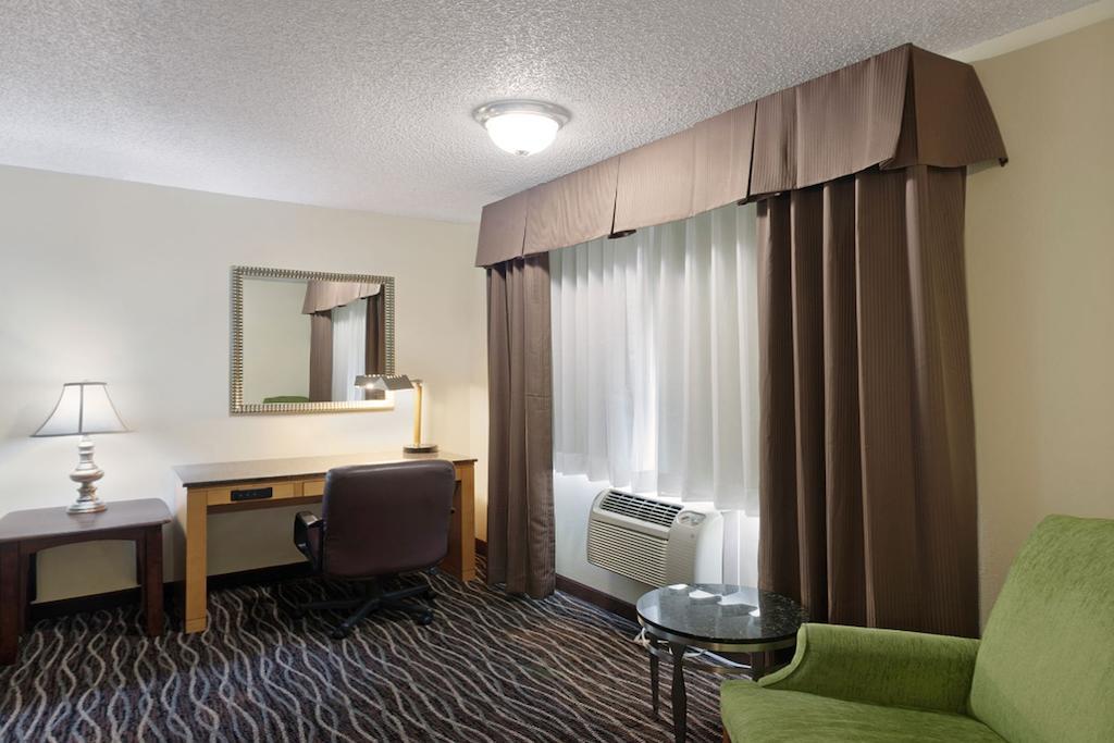 Days Inn By Wyndham Якіма Екстер'єр фото